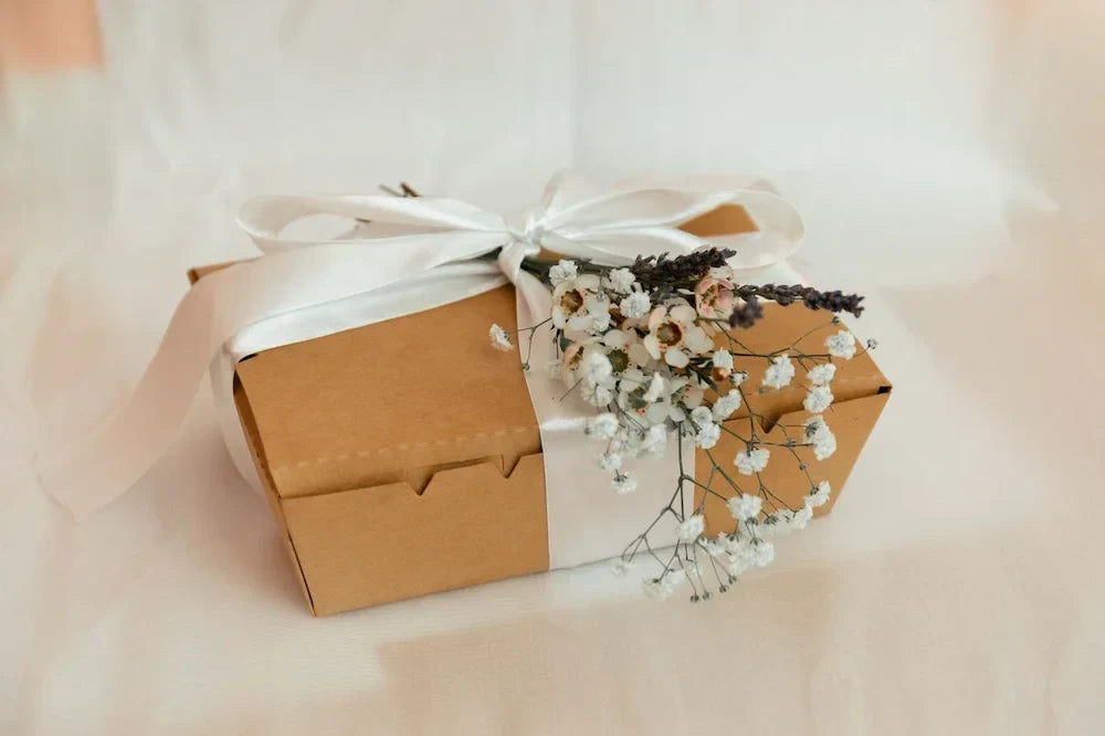 Qué regalar en vez de flores: 15 alternativas originales que duran mucho más