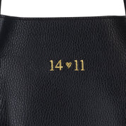 Bolso-piel-personalizado-Versalles-negro-bordado-fecha-detalle