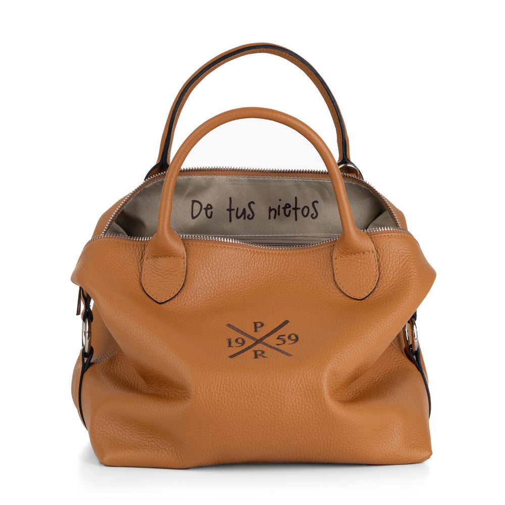 Bolso-piel-personalizado-Elba-Camel-bordado-Iniciales-cruz-interior