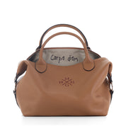 Bolso-piel-personalizado-Elba-cuero-bordado-iniciales-cruz-mensaje-interior