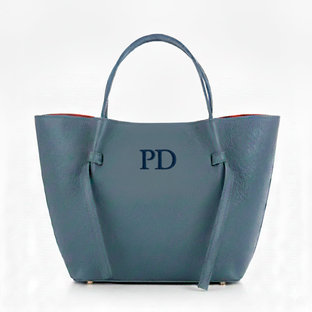 Bolso-piel-personalizado-Versalles-azul-claro-bordado