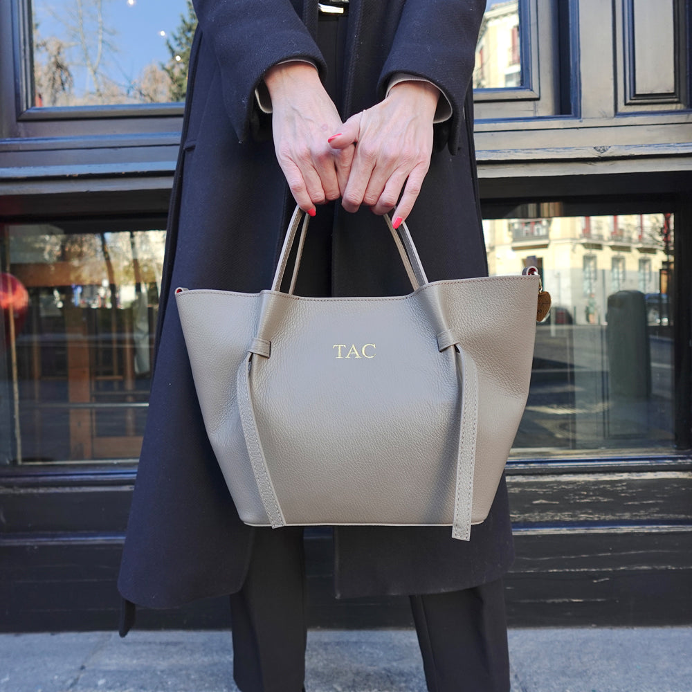 Bolso-piel-personalizado-Versalles-topo-oscuro-bordado-life