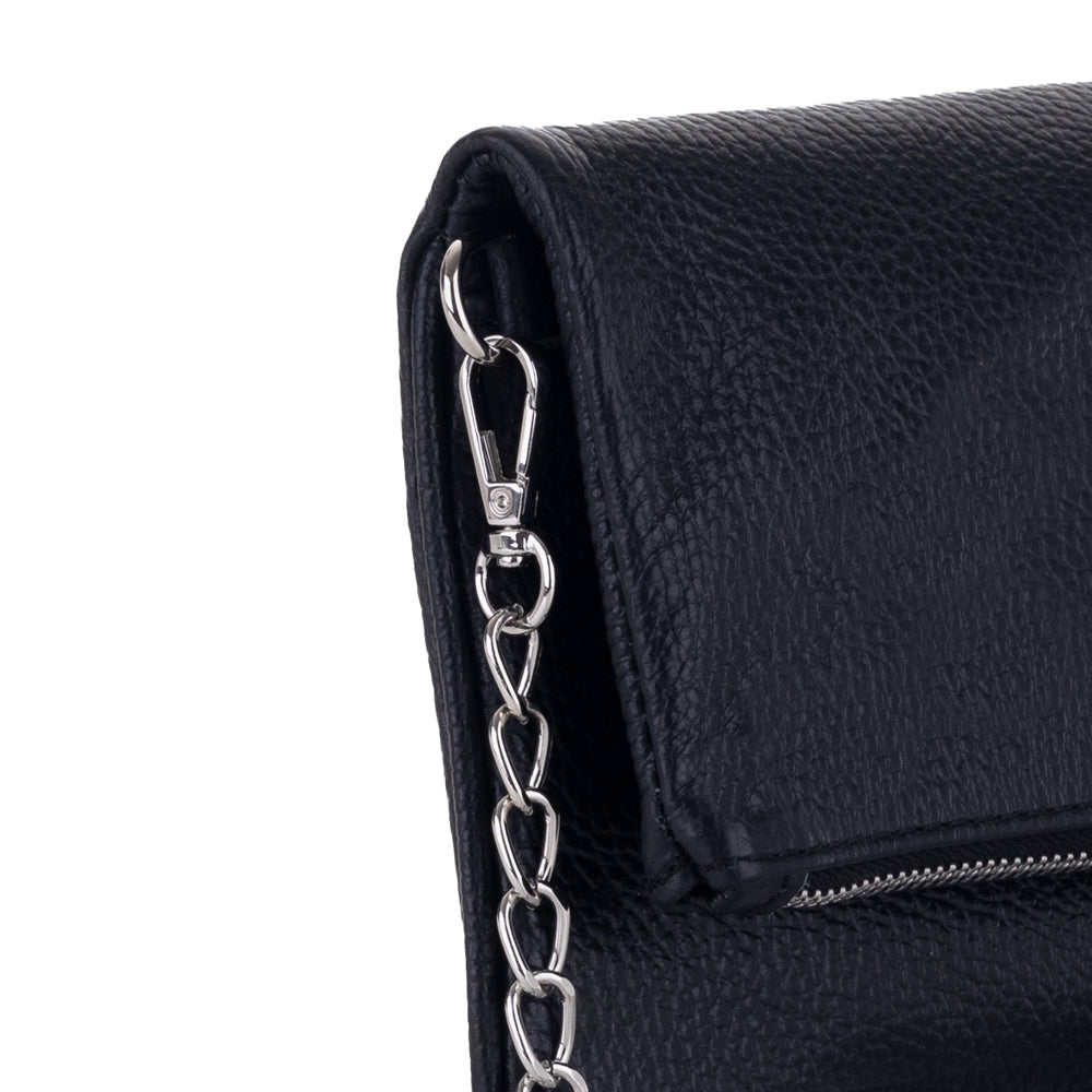 Bolso-piel-personalizado-praga-negro-bordado-cadena-corta-lateral-detalle