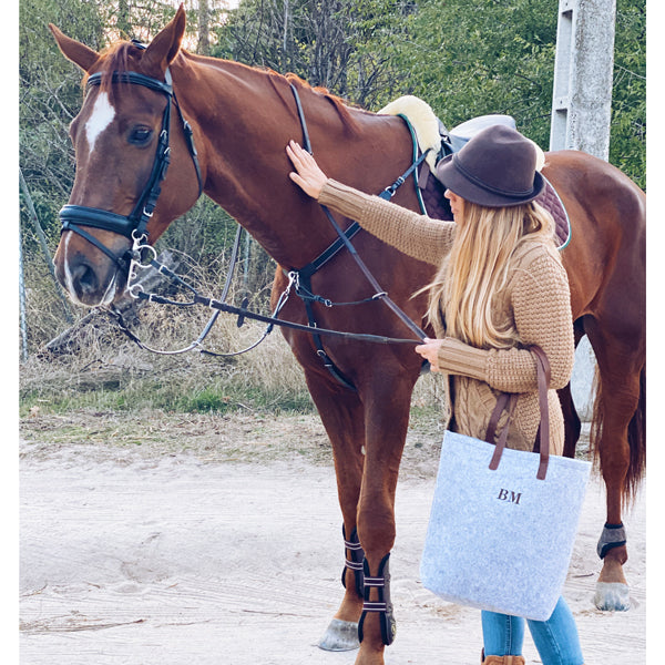 Bolso-tote-personalizado-fieltro-gris-bordado