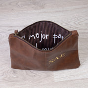 Cartera-mano-personalizada-Columbia-marron-mensaje-interior
