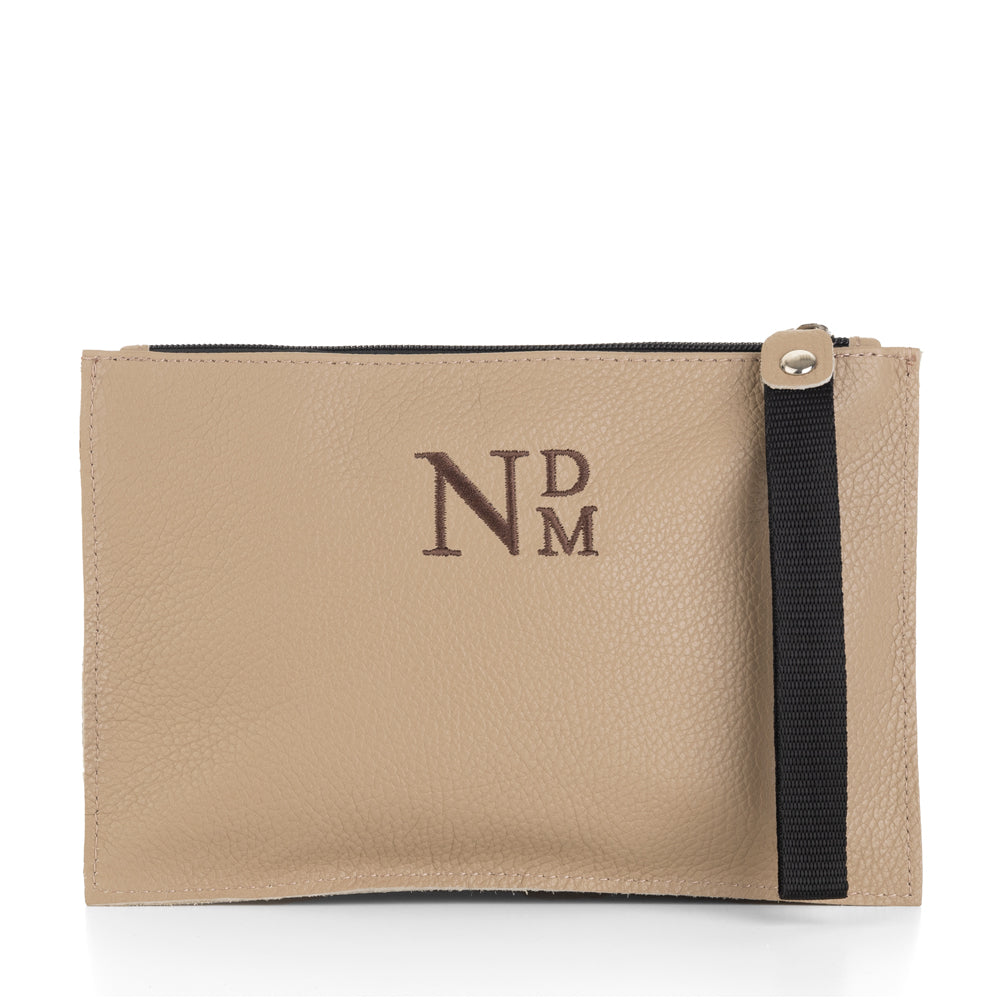 Cartera-mano-piel-personalizada-Zao-topo-bordada-triptico