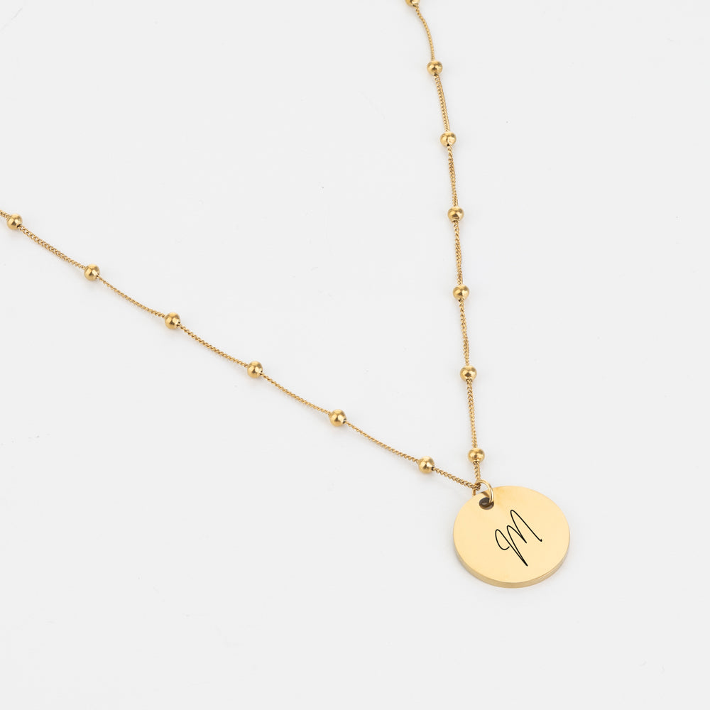 Collar-personalizado-Amelia-dorado-inicial