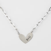 Collar-personalizado-Taylor-plata-iniciales-pareja