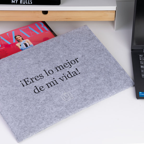 Funda-fieltro-personalizada-gris-mensaje-detras