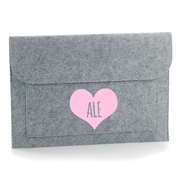 Funda-portatil-personalizada-fieltro-gris-nombre-corazon-grande