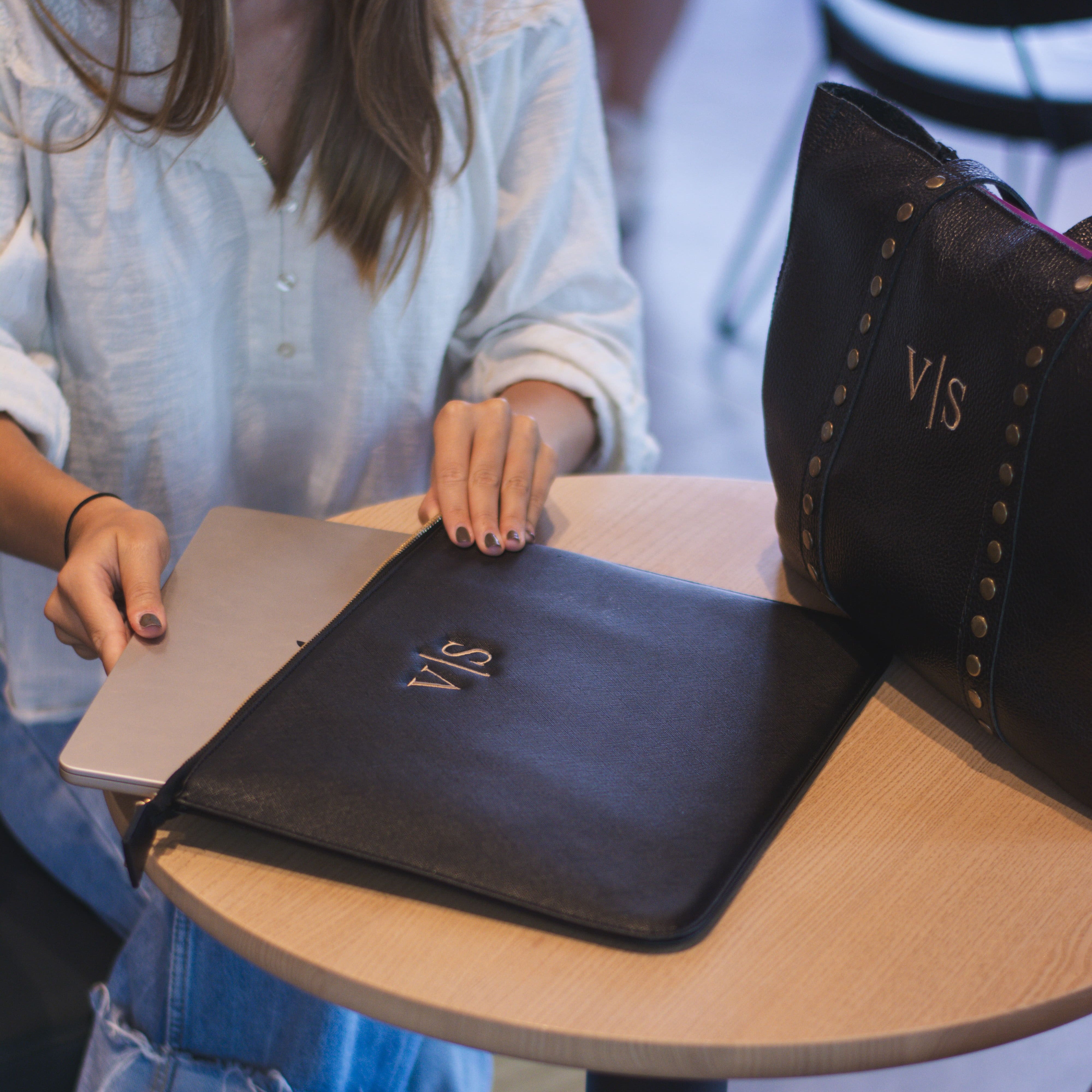 PORTADOCUMENTOS Y FUNDA TABLET PERSONALIZADA PARÍS