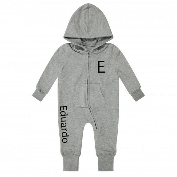 Mono-capucha-gris-nombre-sencilla