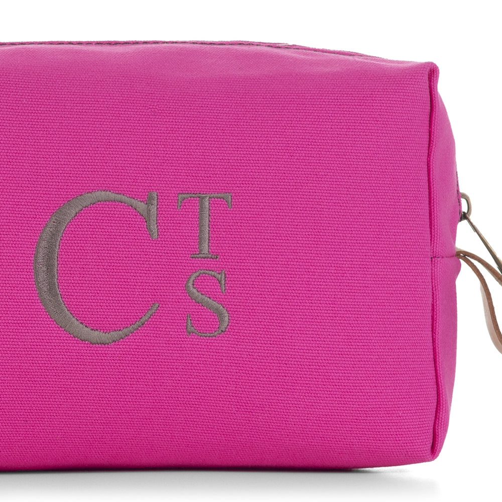 Neceser-personalizado-estocolmo-fucsia-bordado-detalle