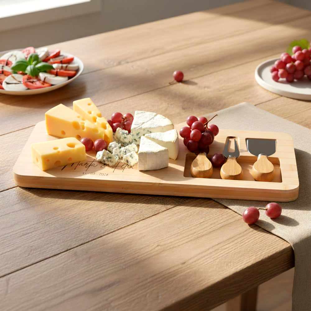 Tabla-quesos-bambu-personalizada-Mesa