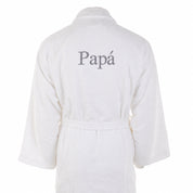 Albornoz blanco personalizado para papá con "Papá" bordado en gris en la espalda, vista trasera