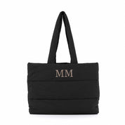 Bolso Aspen negro personalizado con iniciales bordadas en letra clásica