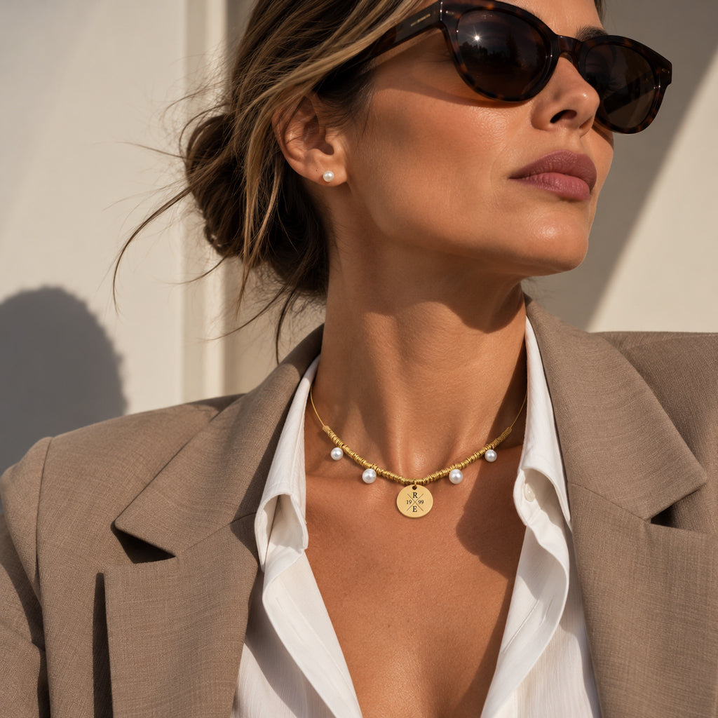 Collar Audrey de acero personalizado con medalla grabada, regalo para ella