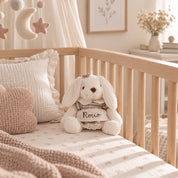 Peluche conejita personalizado con vestido de rayas y nombre bordado, regalo para bebé sobre la cuna