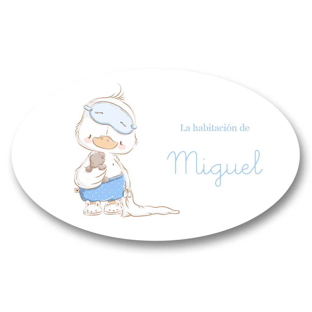 Placa de madera oval personalizada con patito y manta en azul y nombre
