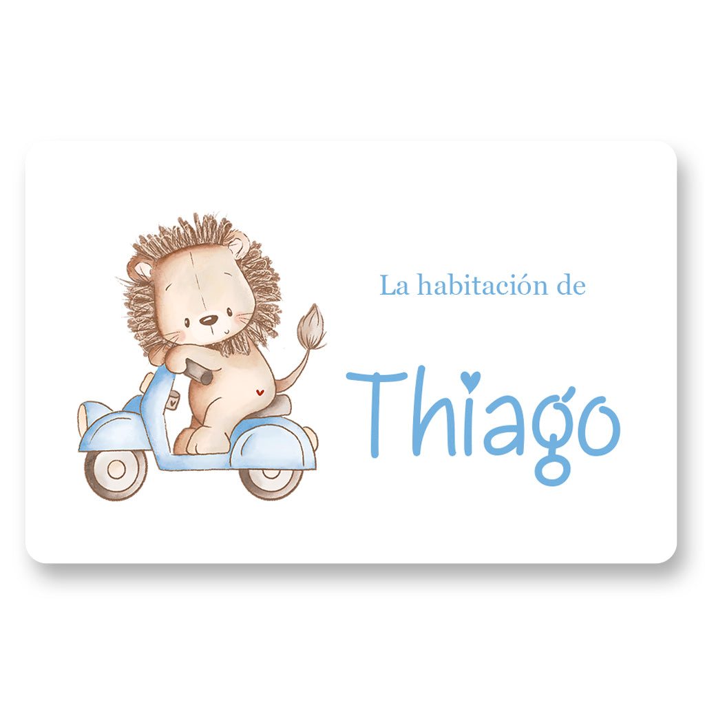 Placa de madera rectangular personalizada con león en vespa en azul y nombre