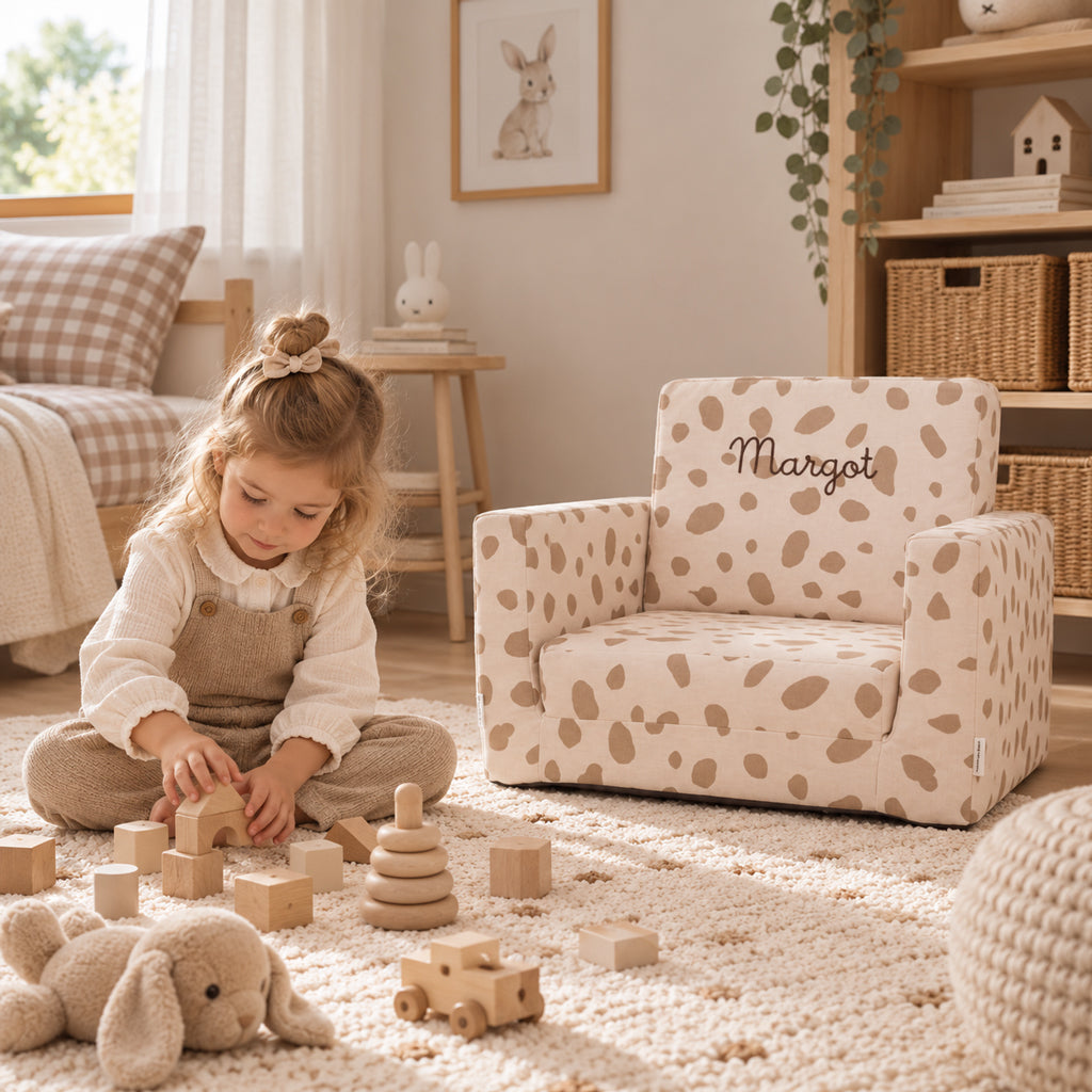 Sillón infantil personalizado con estampado de manchas y nombre bordado, regalo para niños