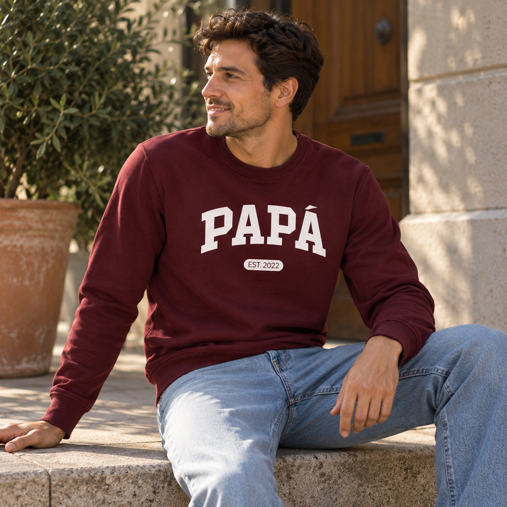 Sudadera granate Papá con hombre en la calle