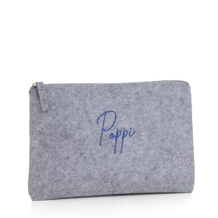 Cartera-mano-personalizada-fieltro-gris-bordada