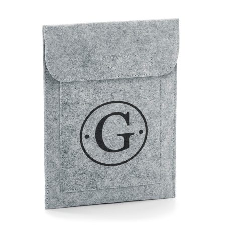 Funda-tablet-personalizada-fieltro-gris-inicial-circulo-centro-grande