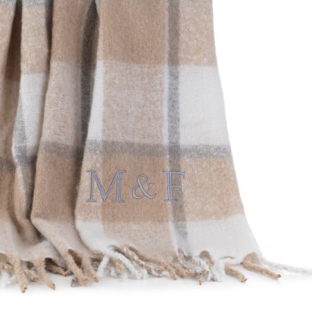 Manta-personalizada-mohair-cuadros-beige-detalle